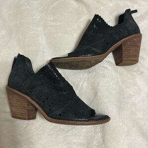Sofft 7 open toe booties